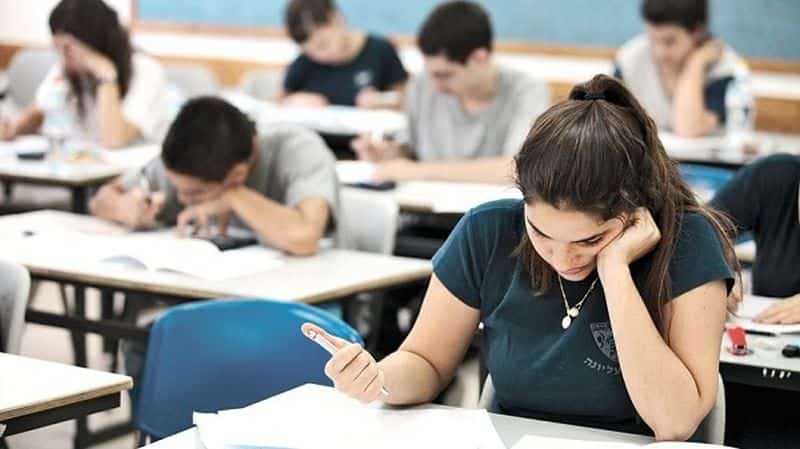 calendar oficial pentru cursurile și examenele elevilor de clasa a 8-a și a 12-a