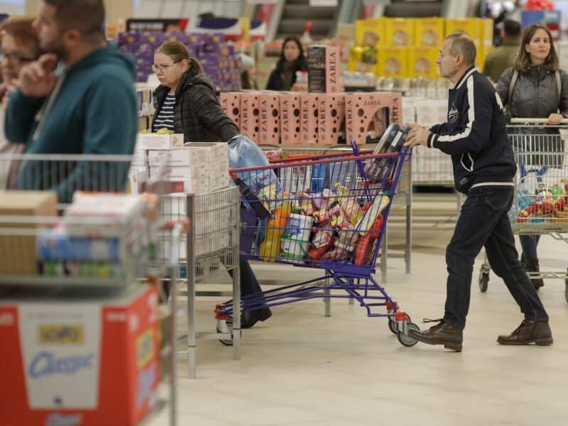 rata sărăciei în scădere, dar unul din cinci români nu își permite un trai decent