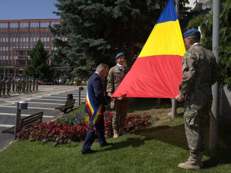 tricolorul, evidențiat la mediaș cu prilejul zilei drapelului național - fotografie
