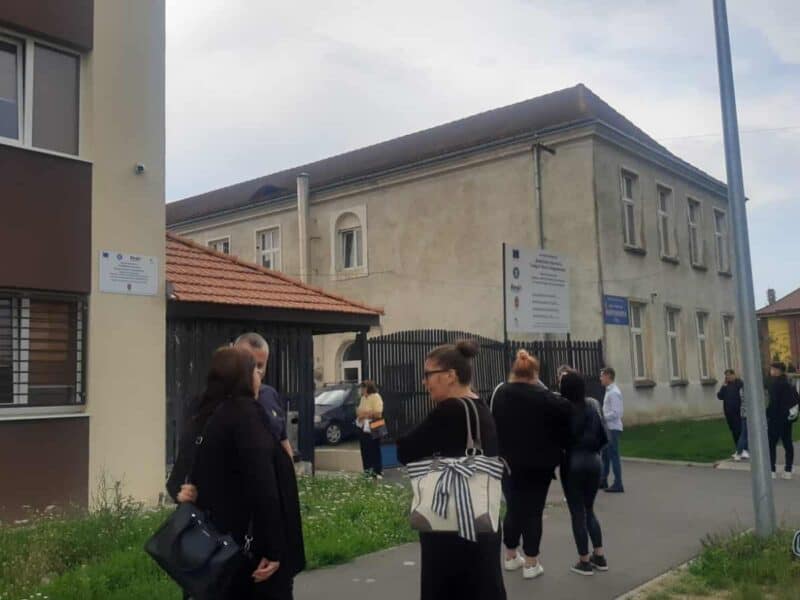 clopoțelul maturității sună marți cu începerea probelor scrise la bac
