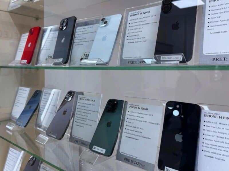 înainte să cumperi un telefon nou, treci pe la bsg. s-ar putea să găsești același model, mai ieftin!