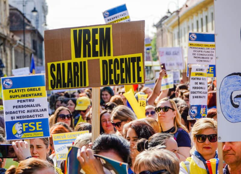 profesorii protestează împotriva măsurilor guvernului; manifestații planificate timp de patru zile în bucurești