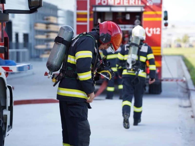 incendiu spectaculos pe vasile aaron: mașină în flăcări!