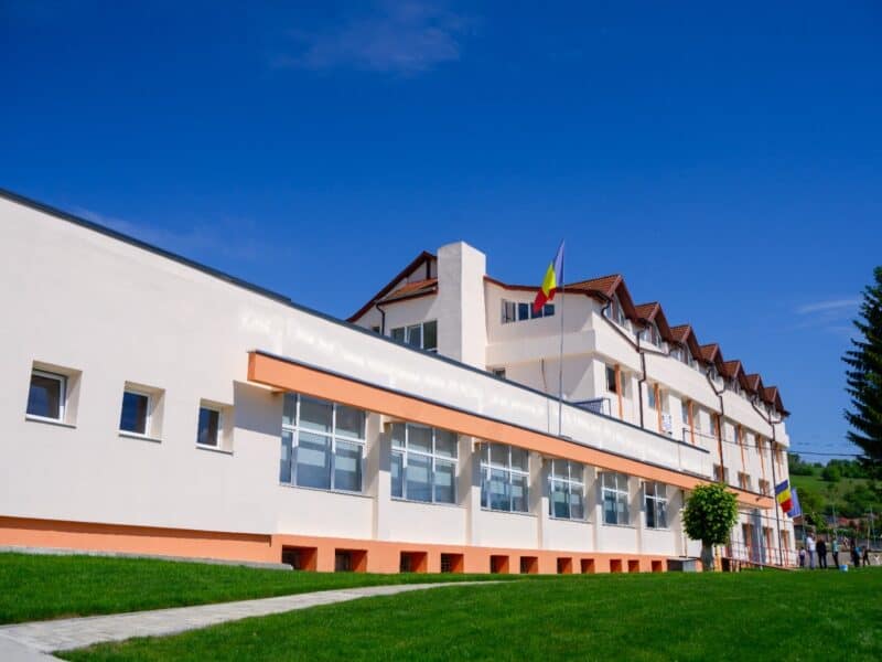 peste 720.000 lei pentru construirea unui teren de sport la csei mediaș, accesibil și copiilor din comunitate.
