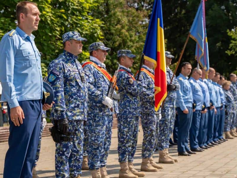 ceremonie de depunere a coroanelor la monumentul aviatorilor din mediaș, cu ocazia zilei aviației