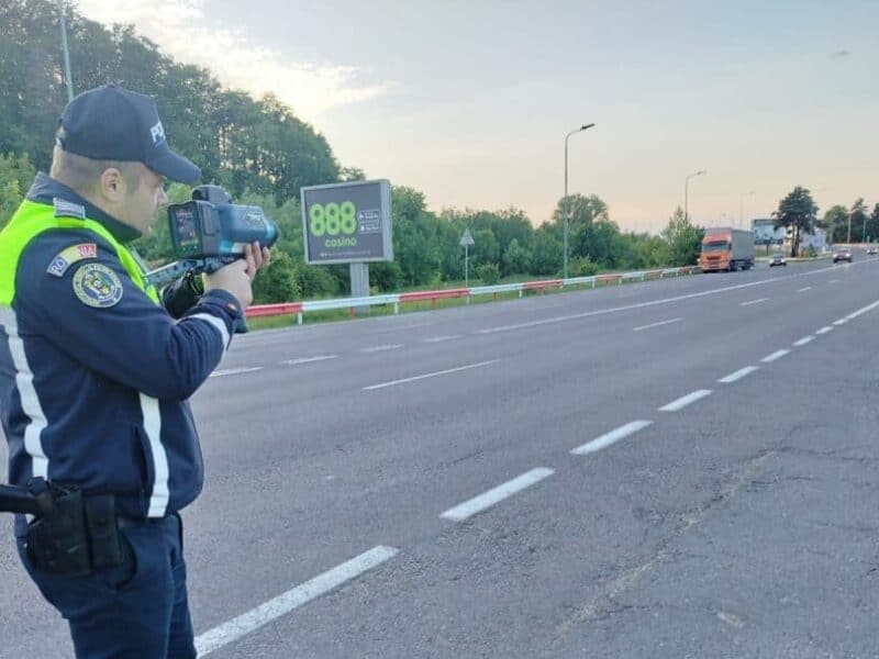 ignorarea vitezei de către șoferi: un român din cinci consideră depășirea limitei sigură