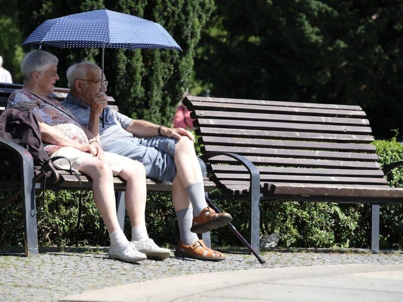 avertizare cod roșu pentru caniculă și nopți tropicale, temperaturi de până la 41 de grade
