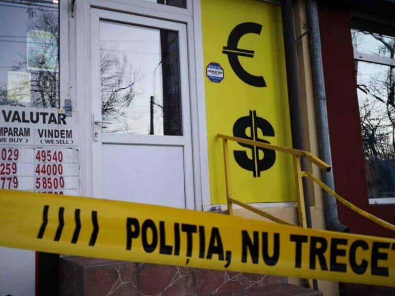 ghinion pentru hoți, cercetați penal după trei tentative de spargere la case de schimb valutar