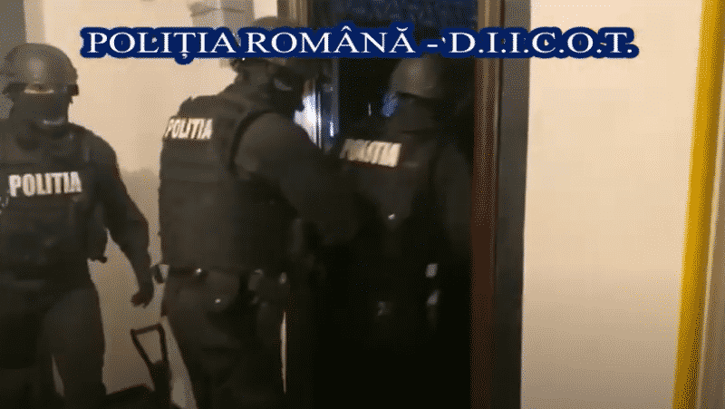 zeci de descinderi masive: confiscarea a peste 15 kg de canabis și 1 kg de cocaină