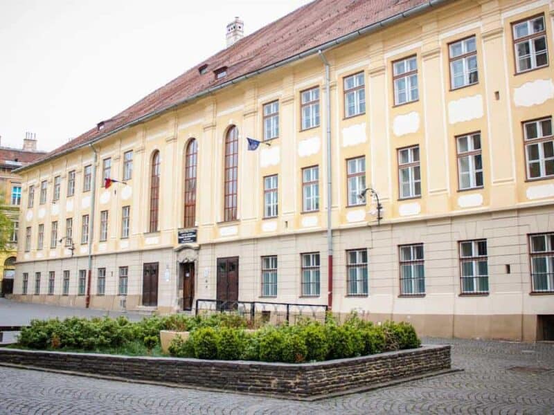 îngrijorător! zece școli și grădinițe din județul sibiu funcționează fără autorizație de securitate la incendiu