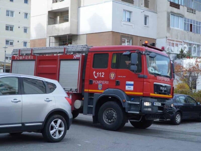 incendiu pe roți în terezian: traficul devine haotic!
