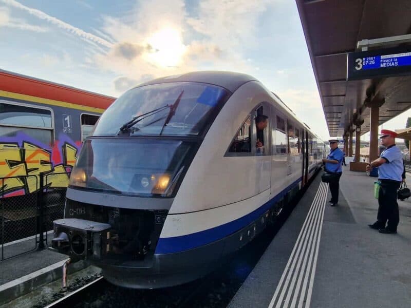 cfr suspendă 5 trenuri din sibiu și mediaș: schimbări în transport începând cu 1 septembrie!