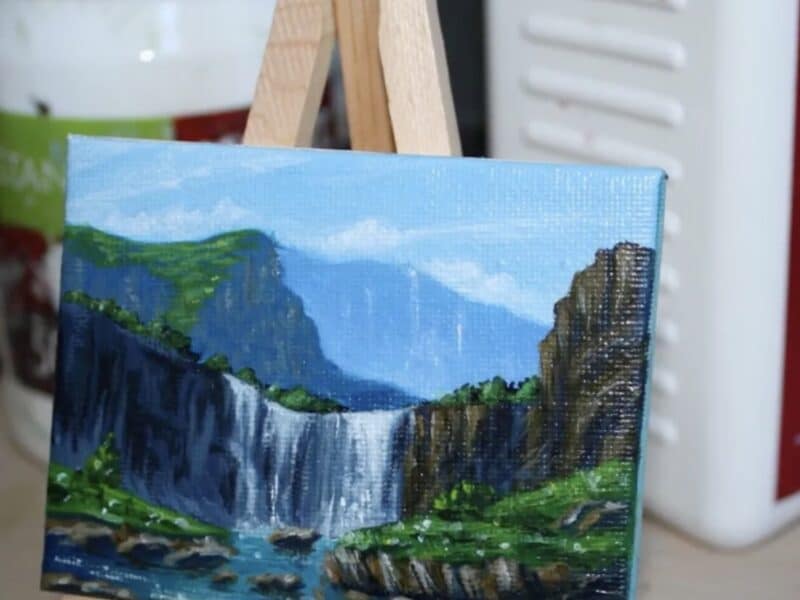 descoperă talentul liceal la mediaș: expoziția „suflet în culoare” a cătălinei părău, elevă la liceul „axente sever”
