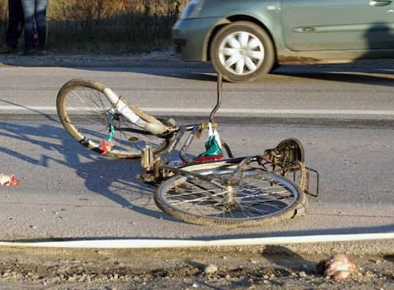 străin rănit pe o stradă din ocna sibiului în urma unei căzături cu bicicleta, după ce consumase alcool