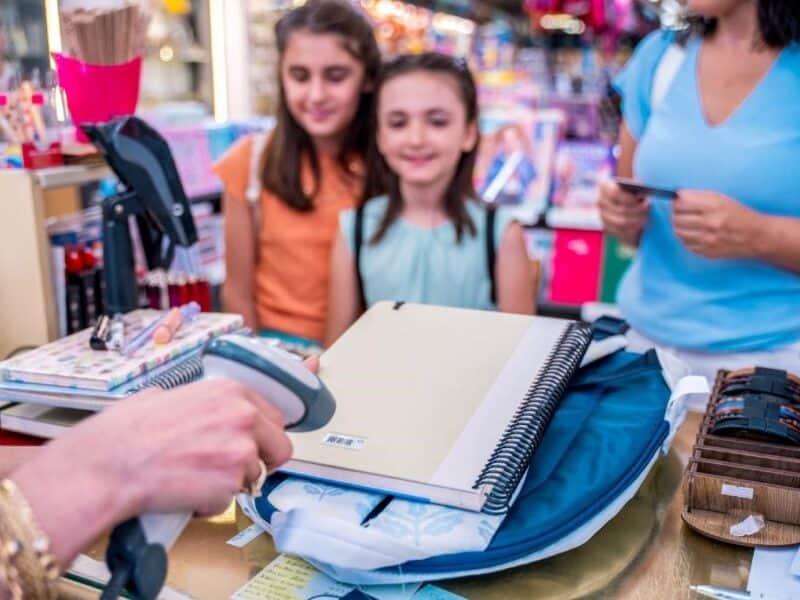 informații îmbucurătoare pentru părinți: valabilitatea cardurilor de 500 lei continuă în anul școlar