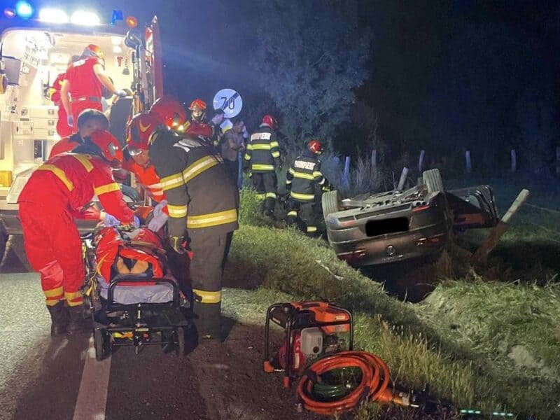 accident pe dn1 la scoreiu: două persoane rănite în urma răsturnării unei mașini, cu detalii foto inclusiv