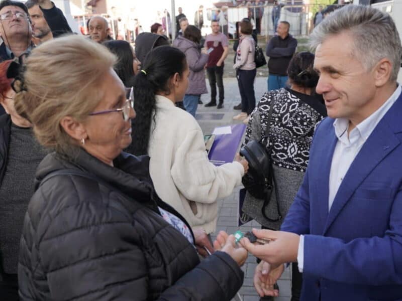31 de familii din mediaș primesc locuințe sociale de la primarul gheorghe roman
