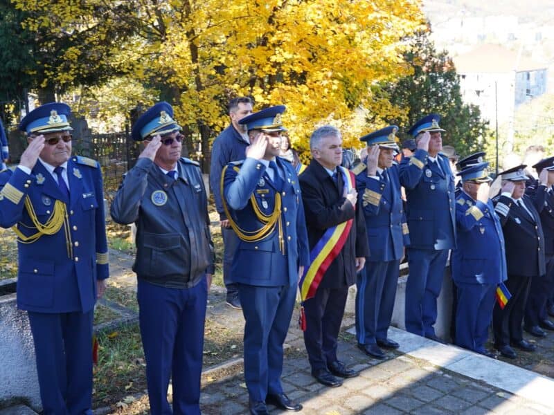 coroane și ceremonii militare la mediaș de ziua armatei române