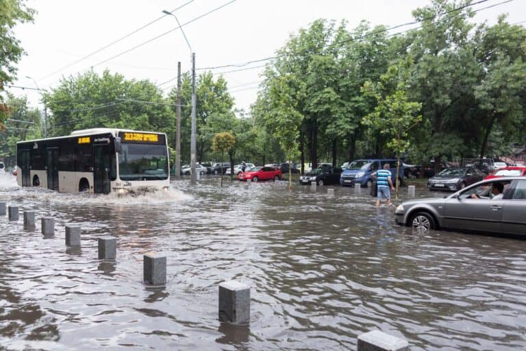 ciclonul barbara provoacă inundații devastatoare în românia, afectând zeci de localități și provocând pagube semnificative, în special în constanța