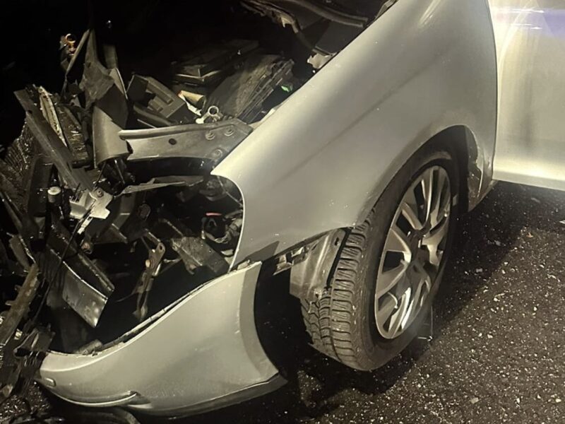aventură nocturnă în sibiu: un șofer fără permis și sub influența alcoolului a evadat de poliție și a provocat un accident cu trei mașini