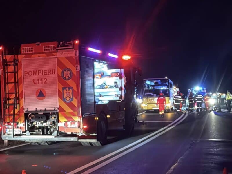 femeia accidentată de un autocar pe dn1 la bradu este internată la ati