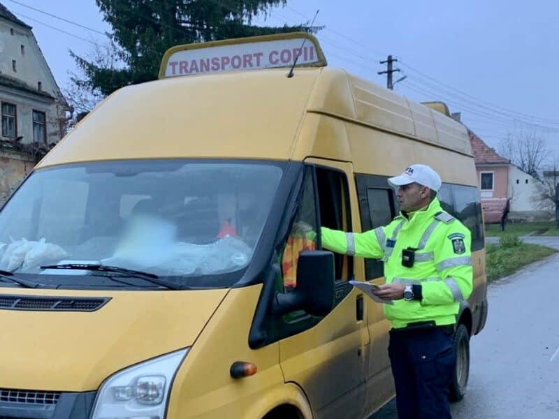 acțiune rapidă a poliției în sibiu: controale amănunțite la microbuzele școlare, de la acte la alcoolemie