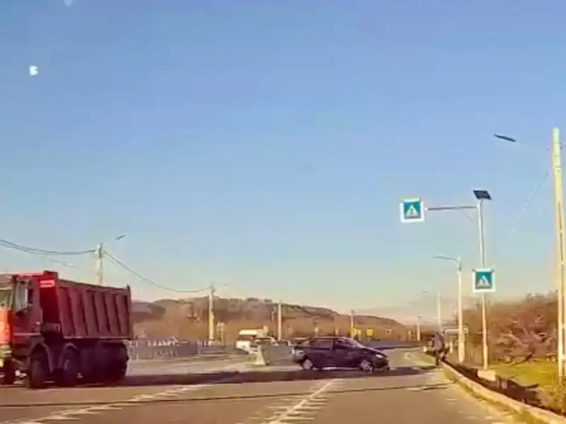 sibiancă de 32 de ani, victimă a unui accident rutier pe o trecere de pietoni în argeș, a fost lovită de un camion