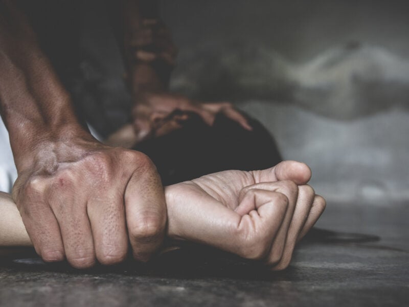 femeie agresată și violată de concubin la copșa mică, poliția a intervenit și l-a arestat