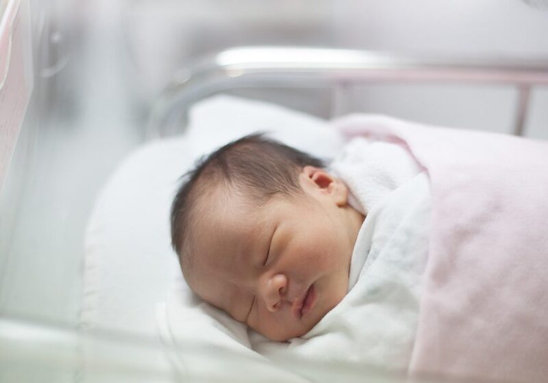 ministerul sănătății anunță îmbunătățirea testării nou-născuților prin analiza a 18 biomarkeri