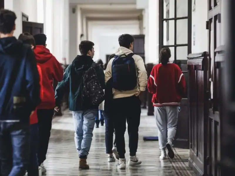 ministerul educației redefinește evaluarea: note acordate pe criterii obiective, nu pe simpatii