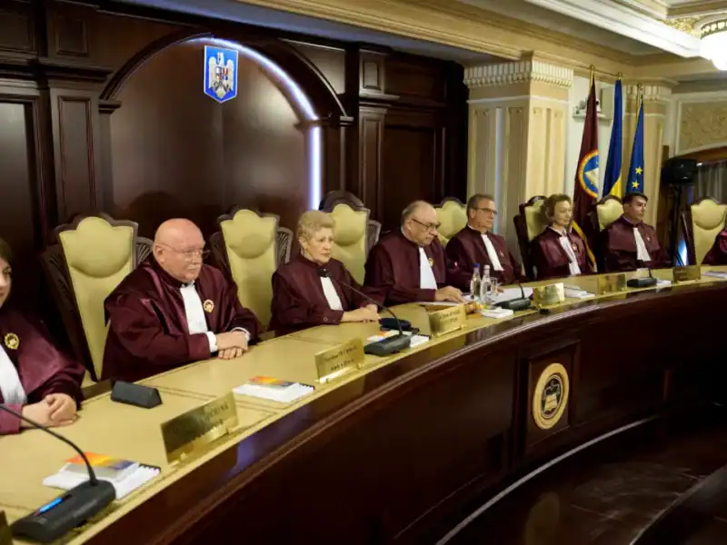 decizia ccr despre legea pensiilor private amânată: românii trebuie să aștepte