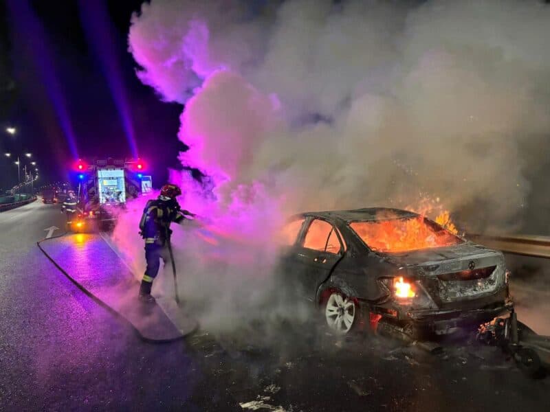 incendiu devastator pe autostrada din sibiu: o mașină a fost mistuită de flăcări
