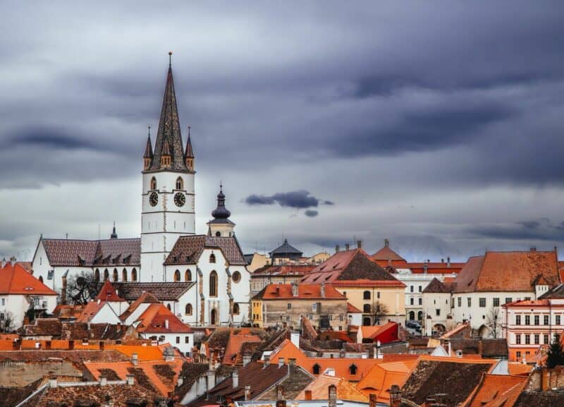 prognoza meteo pentru sibiu: schimbări bruste de temperatură, de la 13 grade la frig intens și ploi cotidiene
