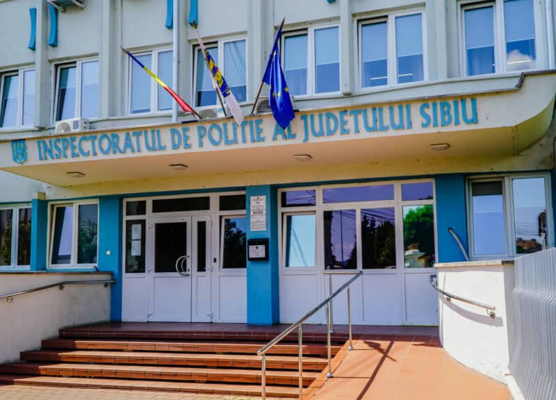control judiciar pentru sibianul implicat în înșelăciuni cu mașini fictive și pentru falsa măicuță din bucurești