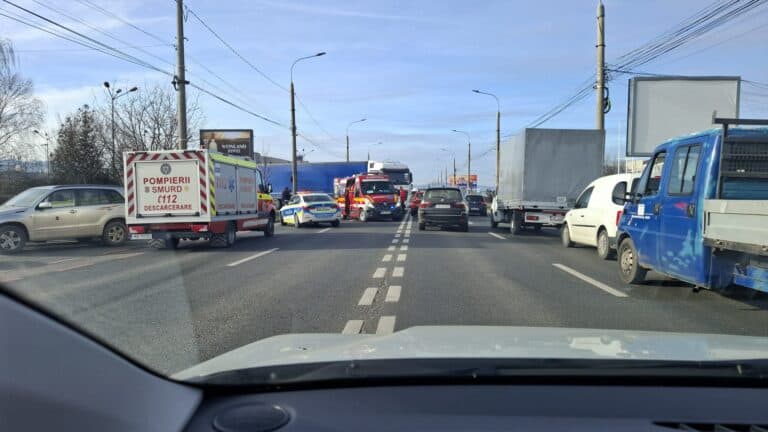 accident grav lângă aeroportul sibiu: pieton lovit de camion
