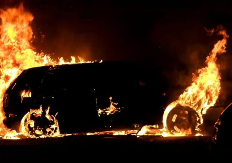 piroman acuzat de incendierea unui bmw la cisnădie