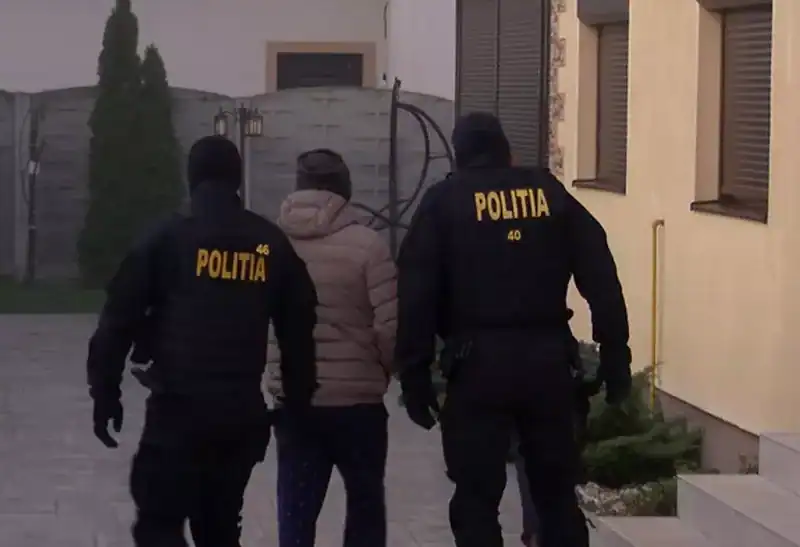 mită de 2.000 de euro pentru un polițist la sibiu: un bărbat prins în flagrant