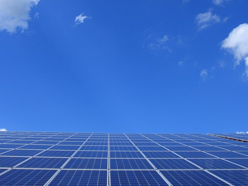 sibiu adoptă energia solară: un parc fotovoltaic va asigura 30% din consumul instituțiilor consiliului județean