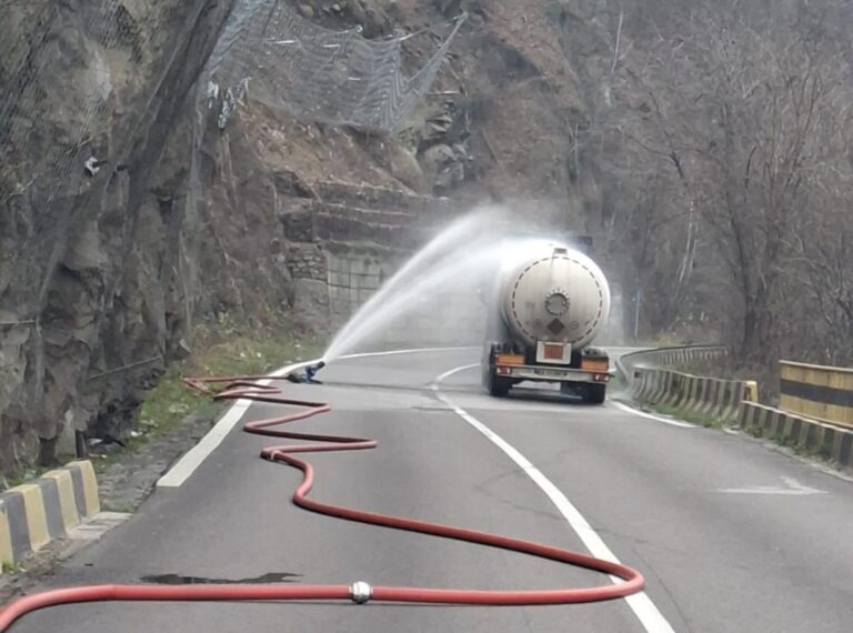 impresionantă mobilizare de forțe pe valea oltului: trafic blocat timp de 4 ore, foto inclusă