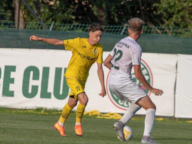 acs mediaș obține o victorie convingătoare în primul amical, un jucător strălucește cu un hattrick