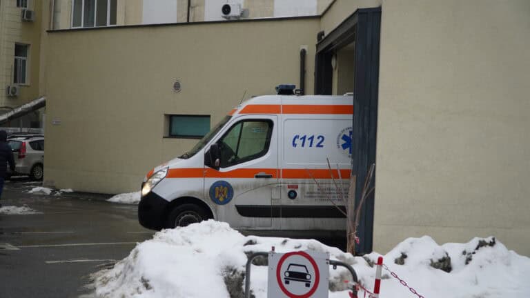 adolescent accidentat de o mașină pe o stradă din sibiu