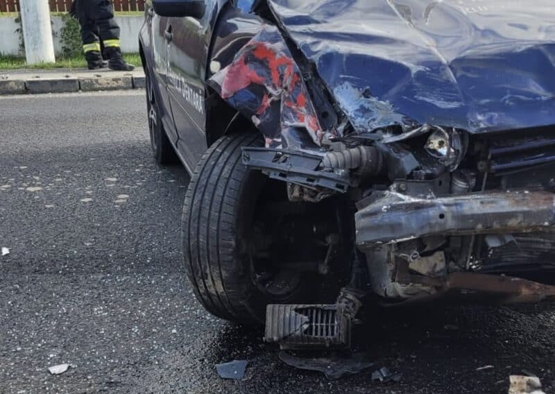tânăr fără permis provoacă accident în dârlos la volanul unei mașini încredințate lui