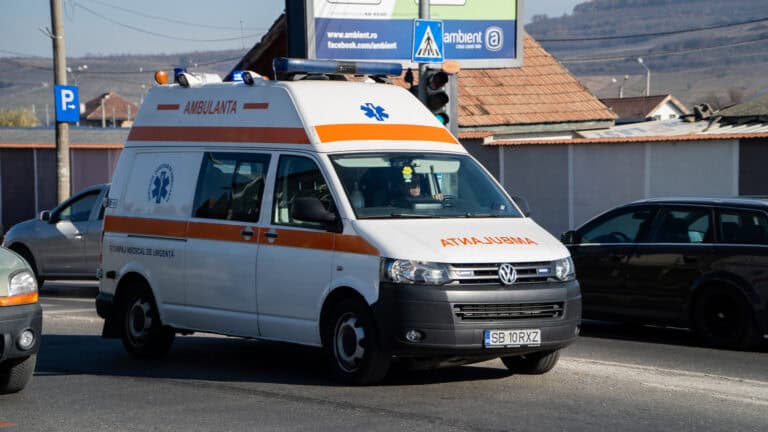 accident în apropiere de agnita: mașină răsturnată, o femeie rănită