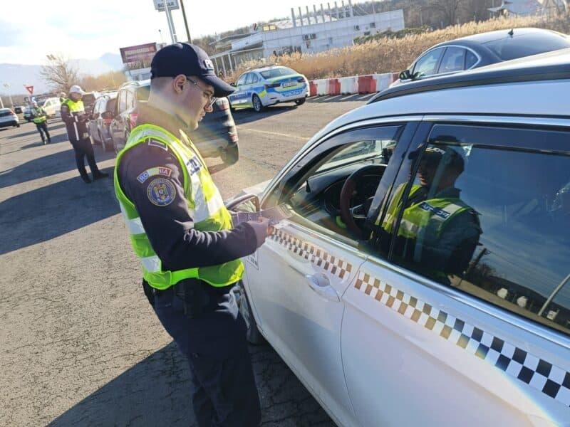 zeci de amenzi aplicate în 4 ore pe drumurile din județul sibiu, majoritatea pentru depășirea vitezei limite