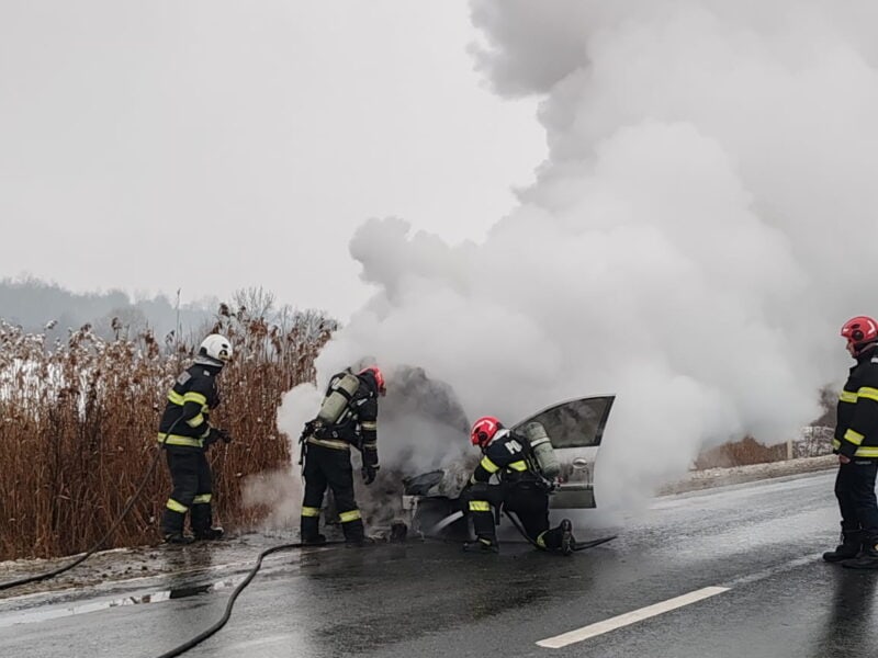 incendiu devastator la o mașină pe dn1, în zona scoreiu: pagube totale și imagini surprinzătoare
