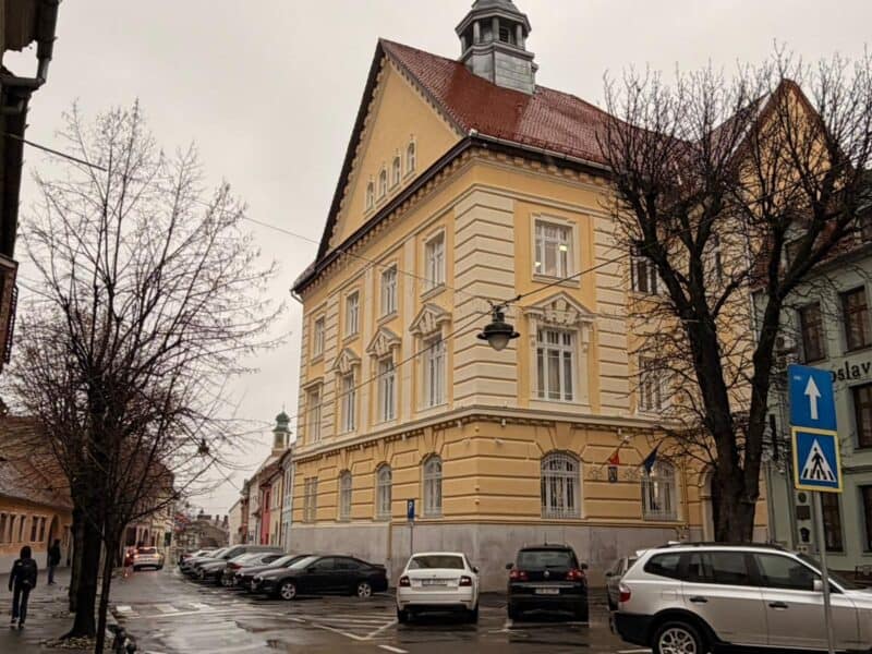 consiliul județean sibiu înregistrează un excedent de 75 milioane lei: economii din anii anteriori acoperă deficitul de dezvoltare