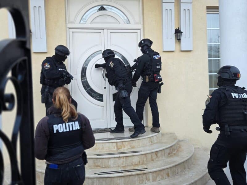 femeia care a asistat-o pe prietena sa în comiterea unei crime este adriana viliginschi. descinderi la locuința lui adrian kreiner, foto inclusă