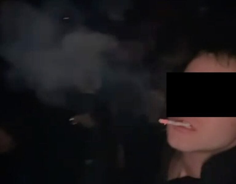 bătăușul din benzinărie de la sibiu a făcut show într-un club: și-a aprins țigara și s-a urcat pe mese