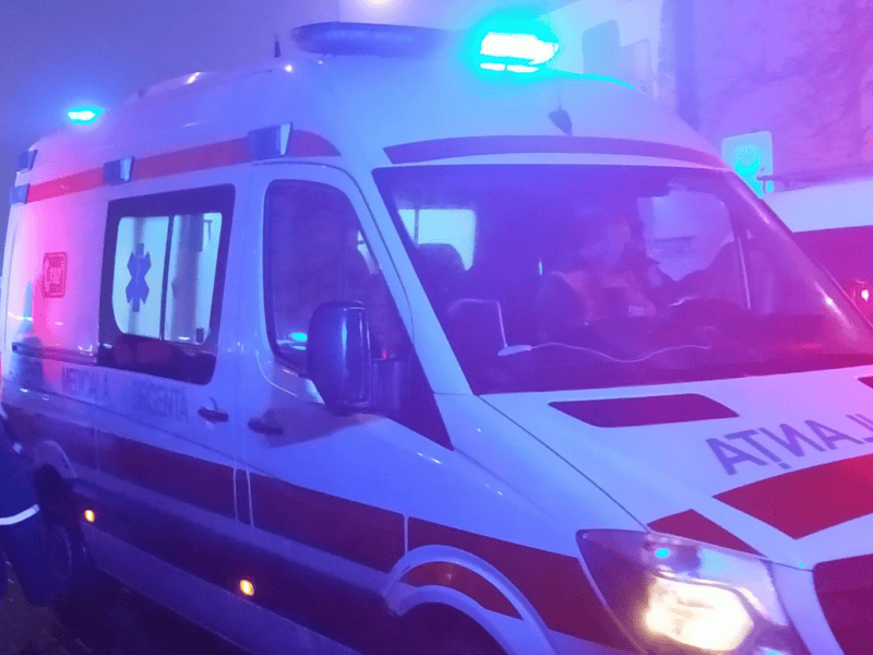 accident pe dn1, în zona extaz: coliziune între o mașină și un microbuz