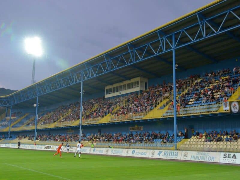 scandal la mediaș: funcționar public implicat în furtul a 23.000 de litri de motorină pentru nocturna stadionului gaz metan